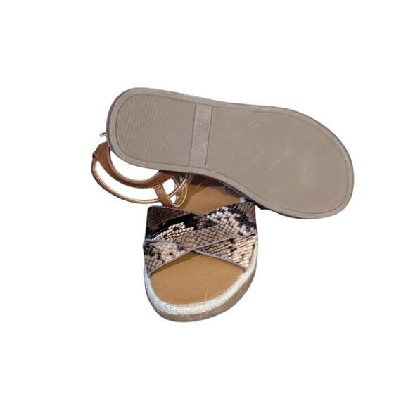 New Nordstrom Rack  Polly Flat Cross Sandals  Size 4 - Picture 3 of 5